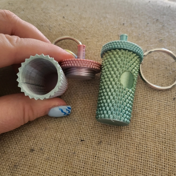 Studded tumbler key chain - Picture 1 of 3